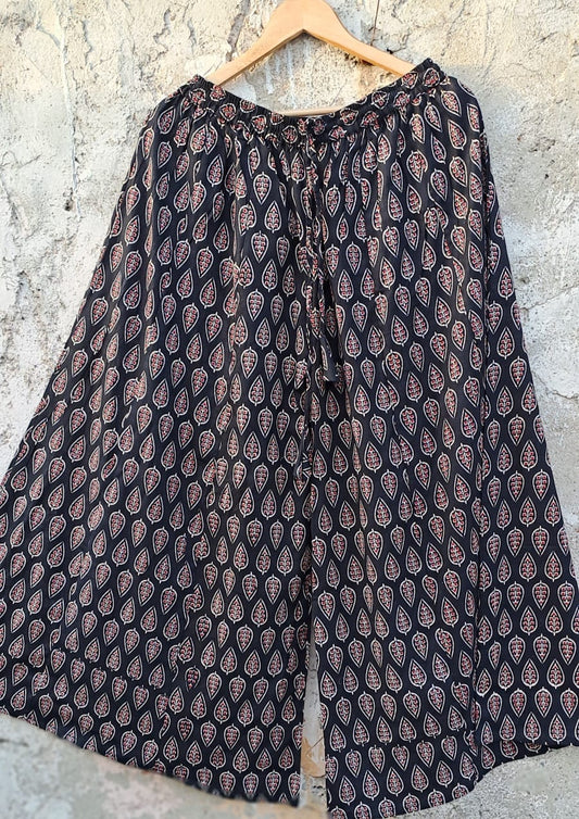 Kaarkhana Printed Regular Flared Cotton Casual Women's Palazzo (Free Size) Leaf Black